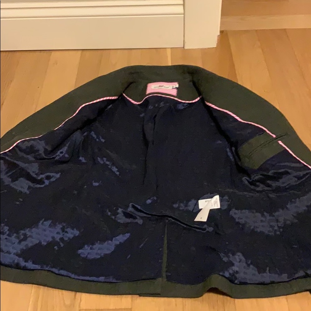 Vineyard vines suit jacket pockets & anchor button - Picture 15 of 16